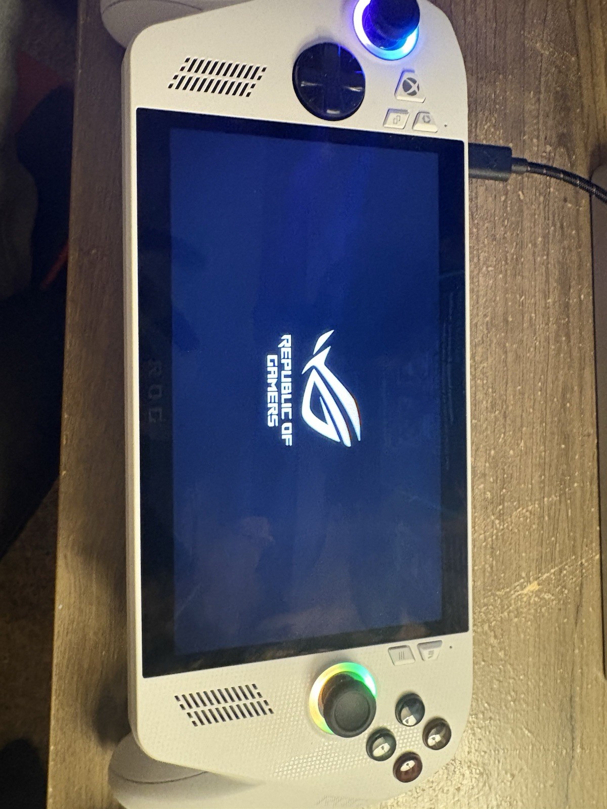 ASUS ROG Ally Handheld Gaming Console White Touchscreen Wi-Fi Bluetooth USB-C