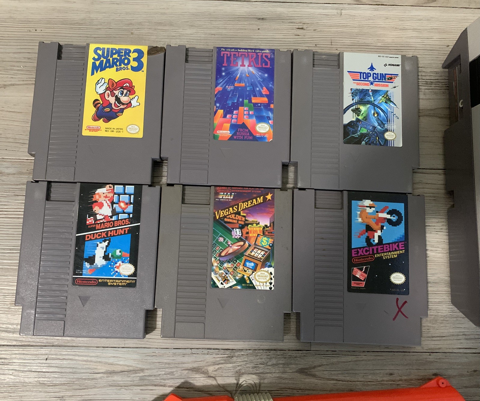 Nintendo NES Console Bundle Mario/Duck Hunt Zapper 2 OEM Controllers 6 games