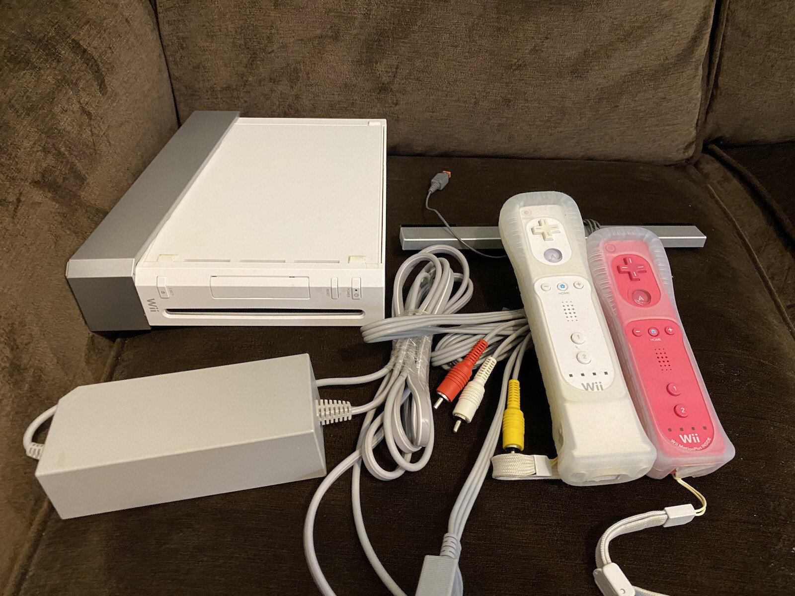 Nintendo Wii Console RVL-001 Two Pink And White Motion Plus Controllers
