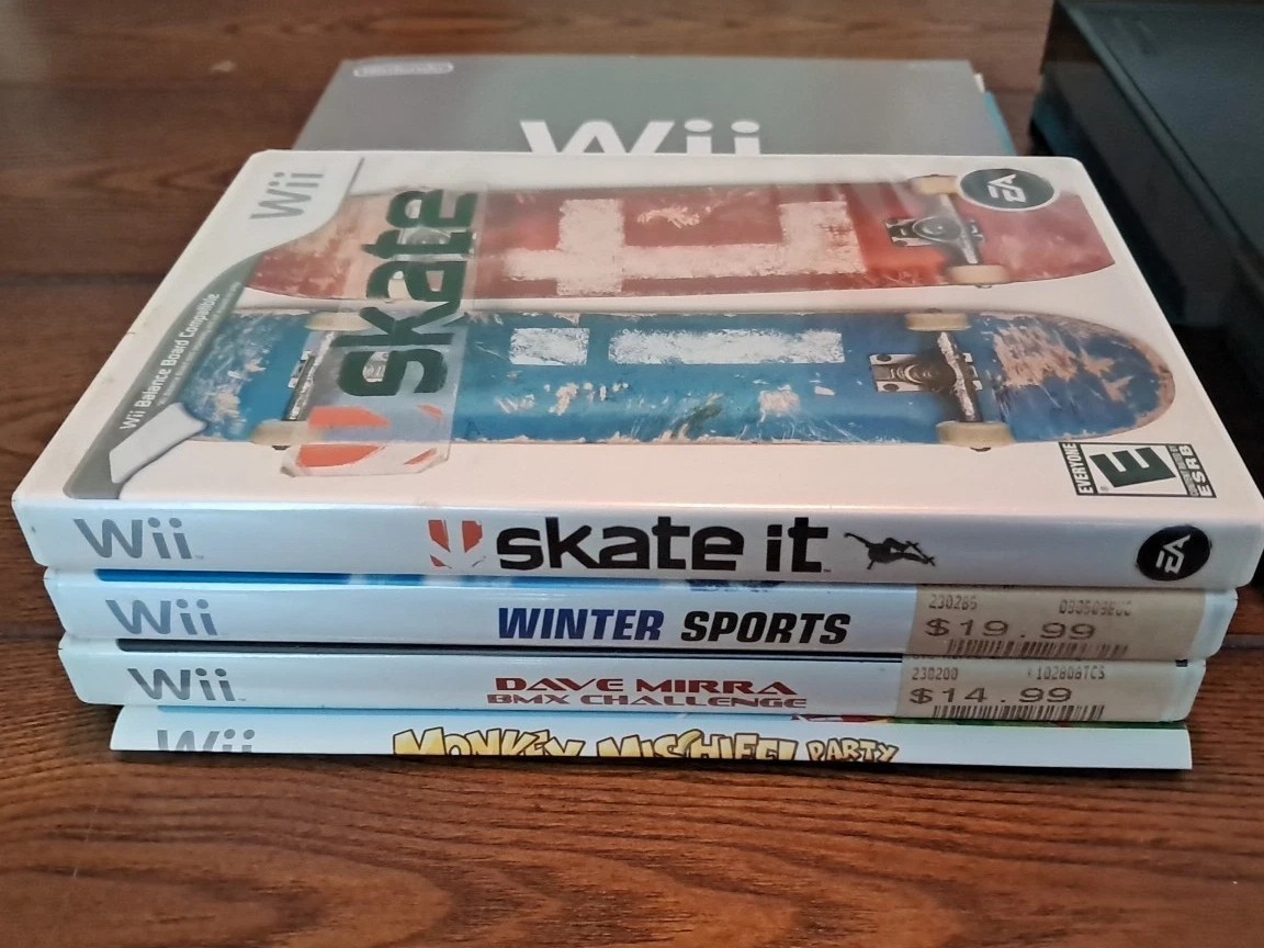 Nintendo Wii Console Black Bundle With 4 Games & One Controller + Nunchcuck