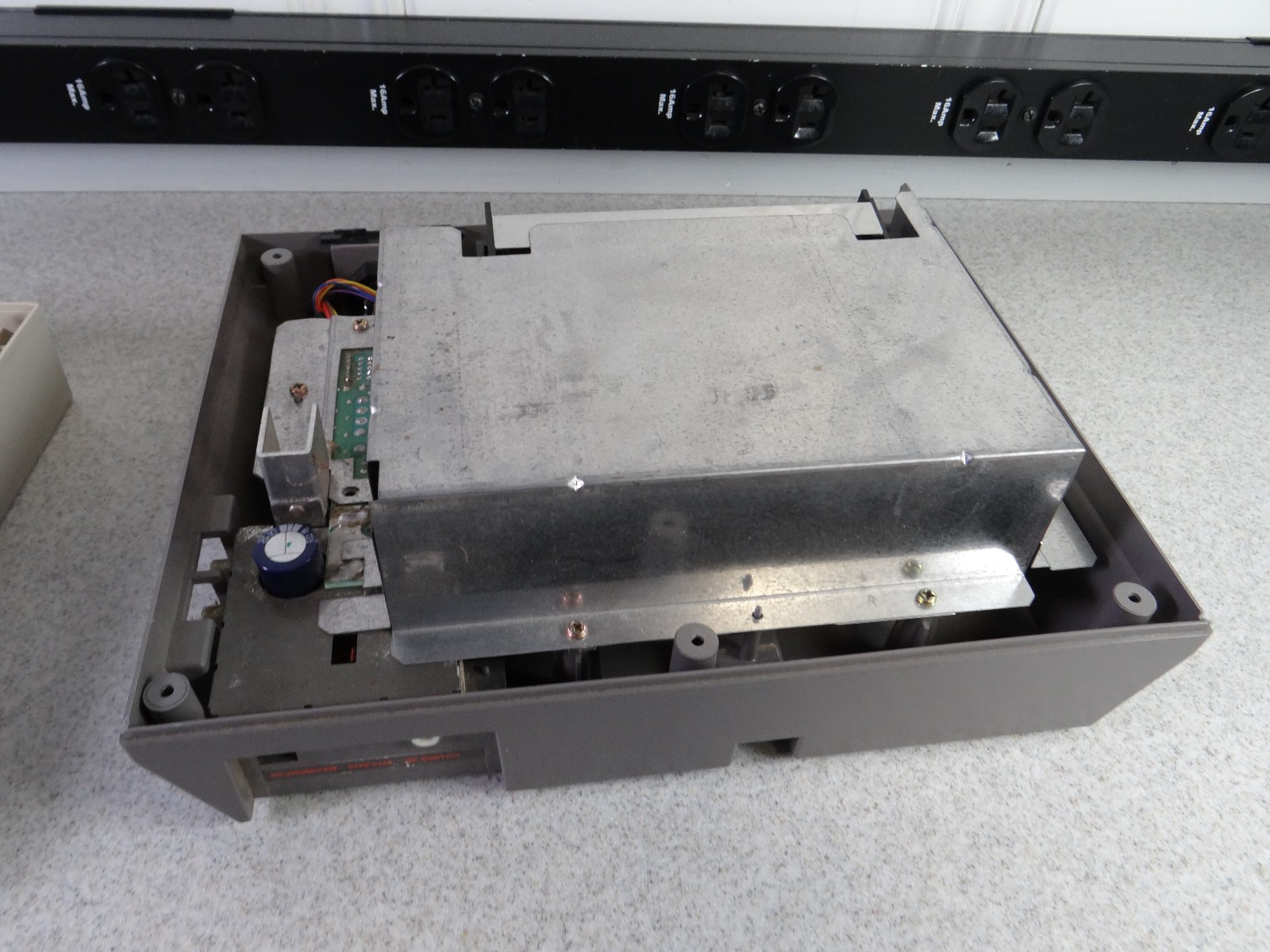 Nintendo Entertainment System Console Only – (NES, 1983) [PARTS OR REPAIR]