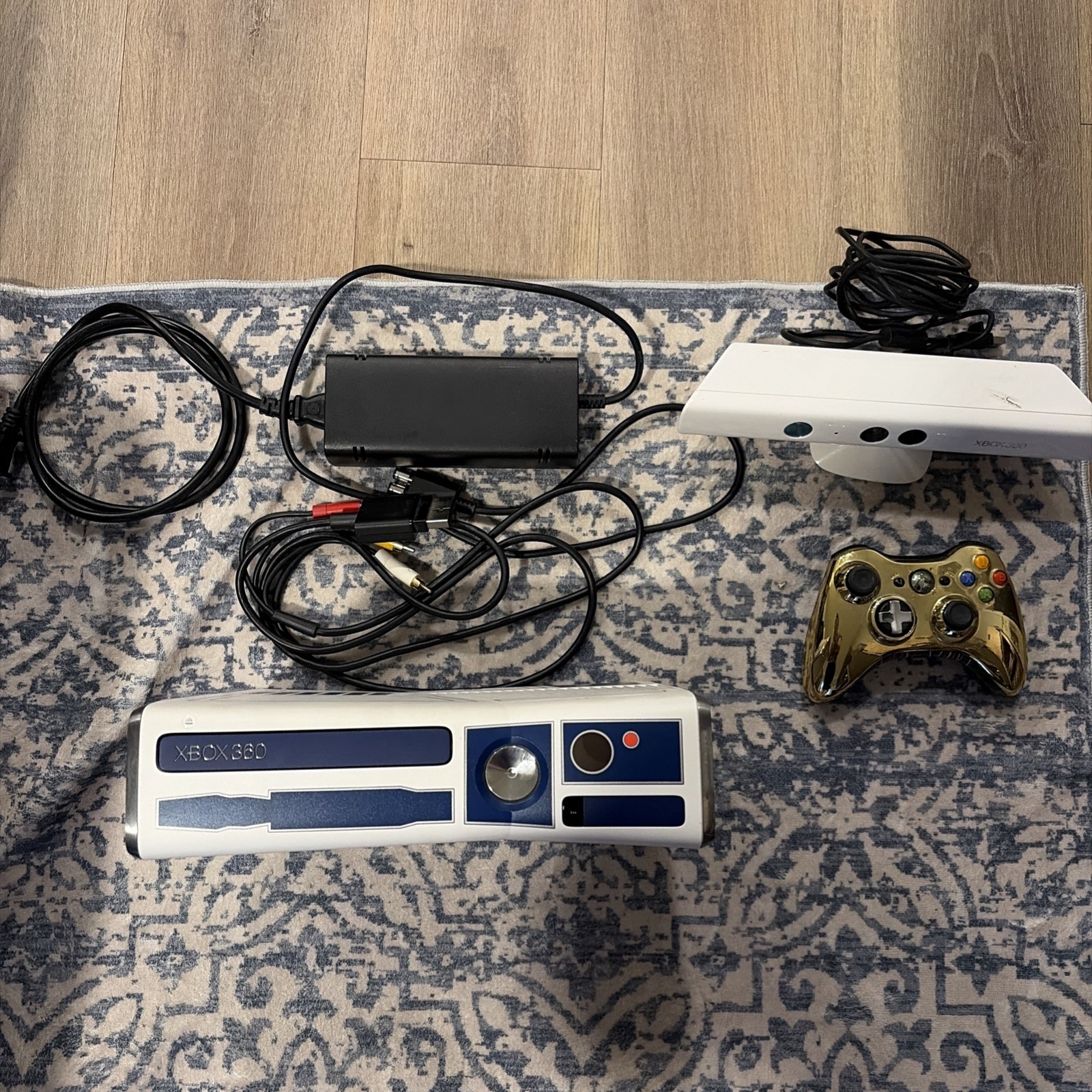 Xbox 360 Star Wars Limited Edition R2-D2 Console 320GB Bundle Kinect Controller