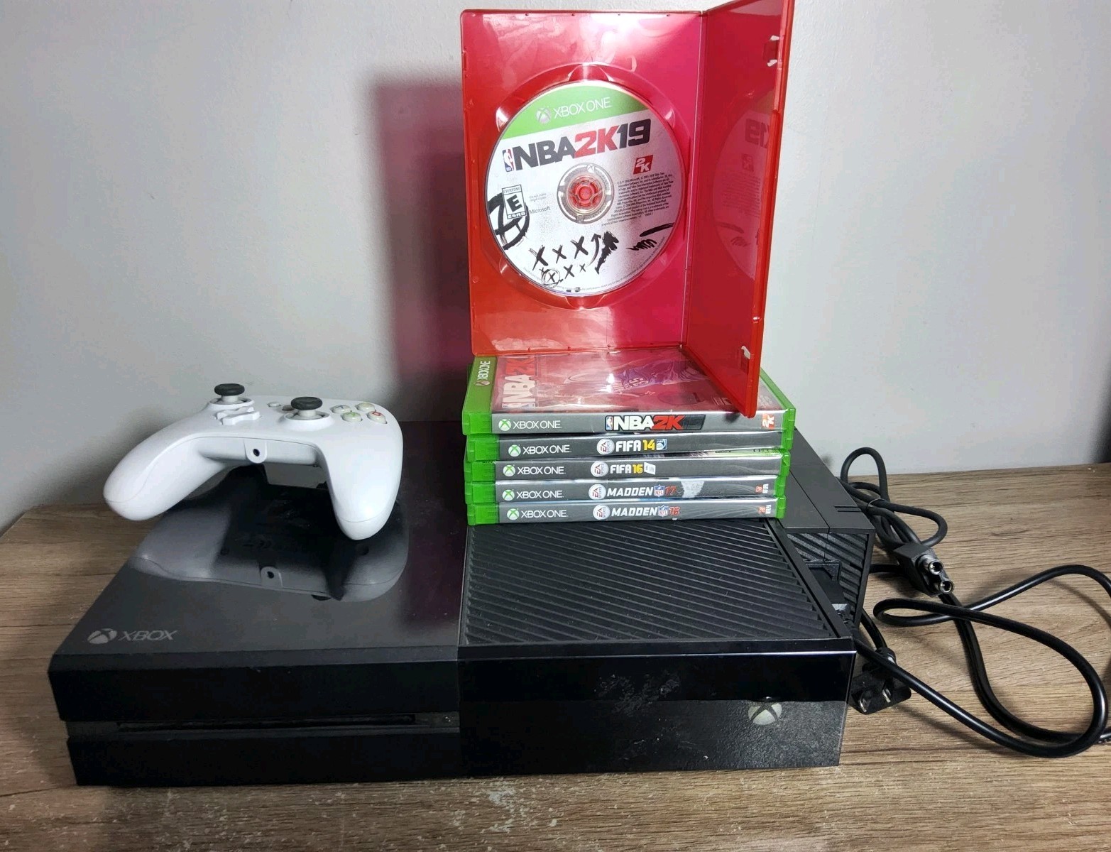 Microsoft Xbox One 1540 500GB Console System Bundle W/ Controller & 6 Games