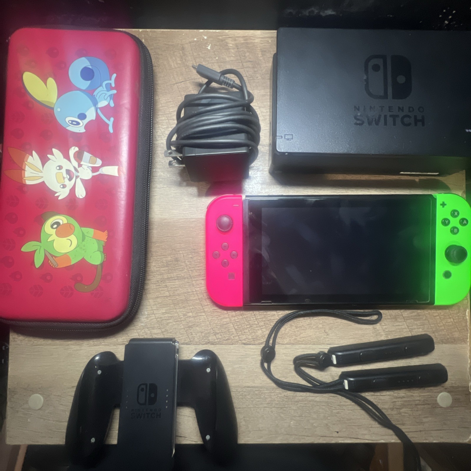 Nintendo Switch Console – Red and green Joy-Con Complete and working