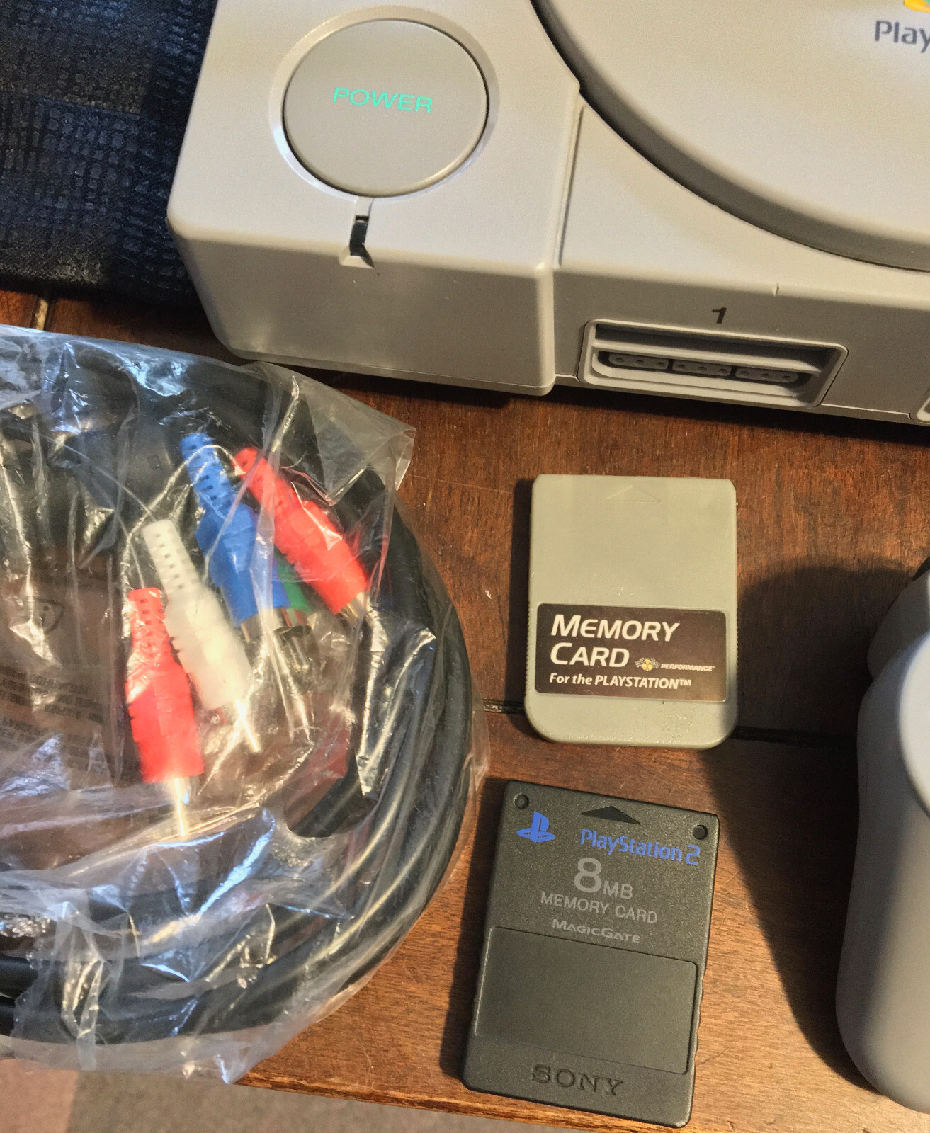 Sony PS1 PlayStation 1 + 2 Memory Cards 2 Controllers, Power A/V Cable SCPH 9001