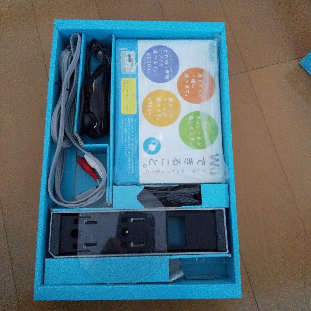 Nintendo Wii Black Console 2 Remote Control Sports Resort Mario Tennis Software