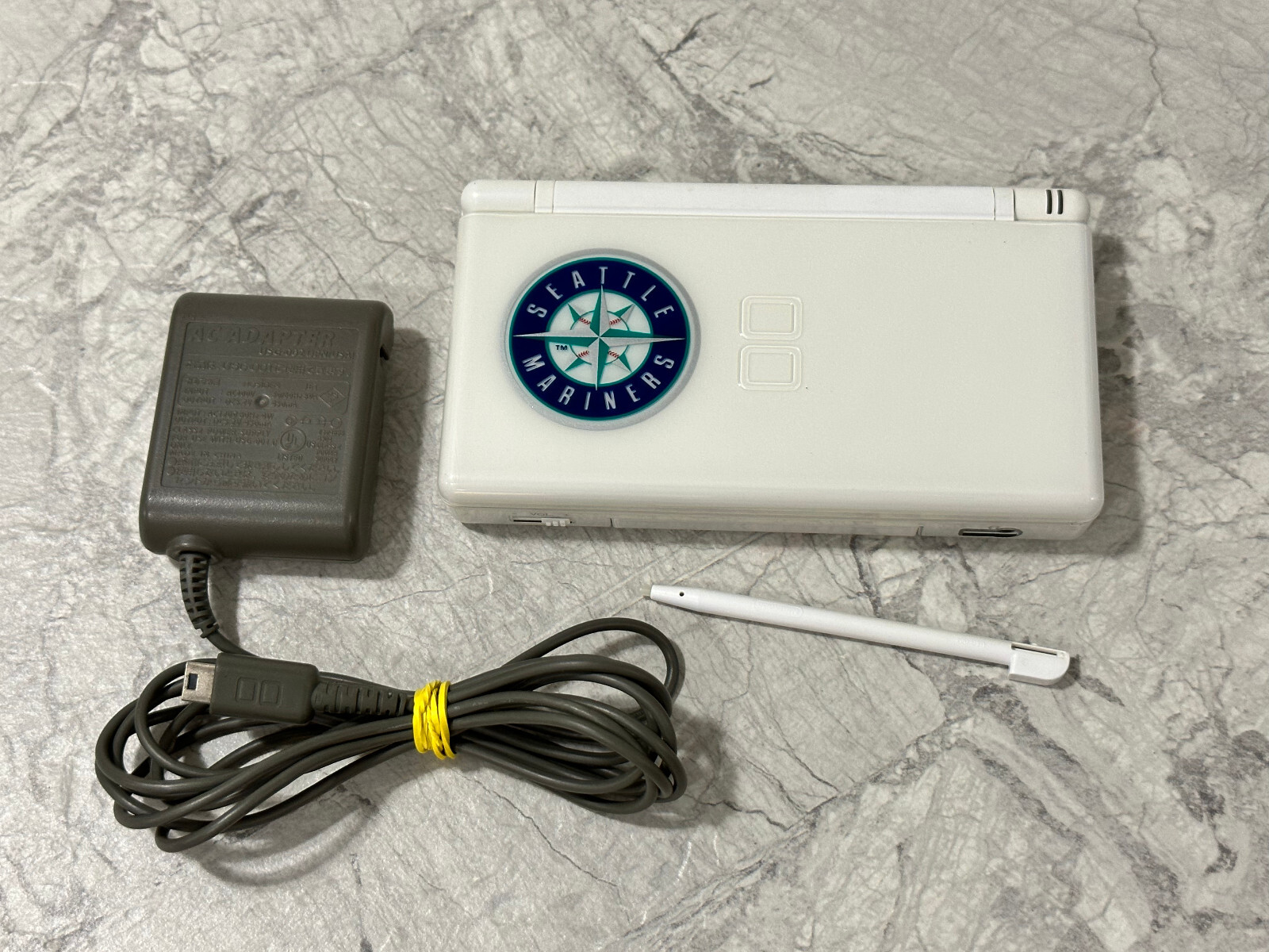 Nintendo DS Lite Polar/White Handheld System Seattle Mariners Bundle