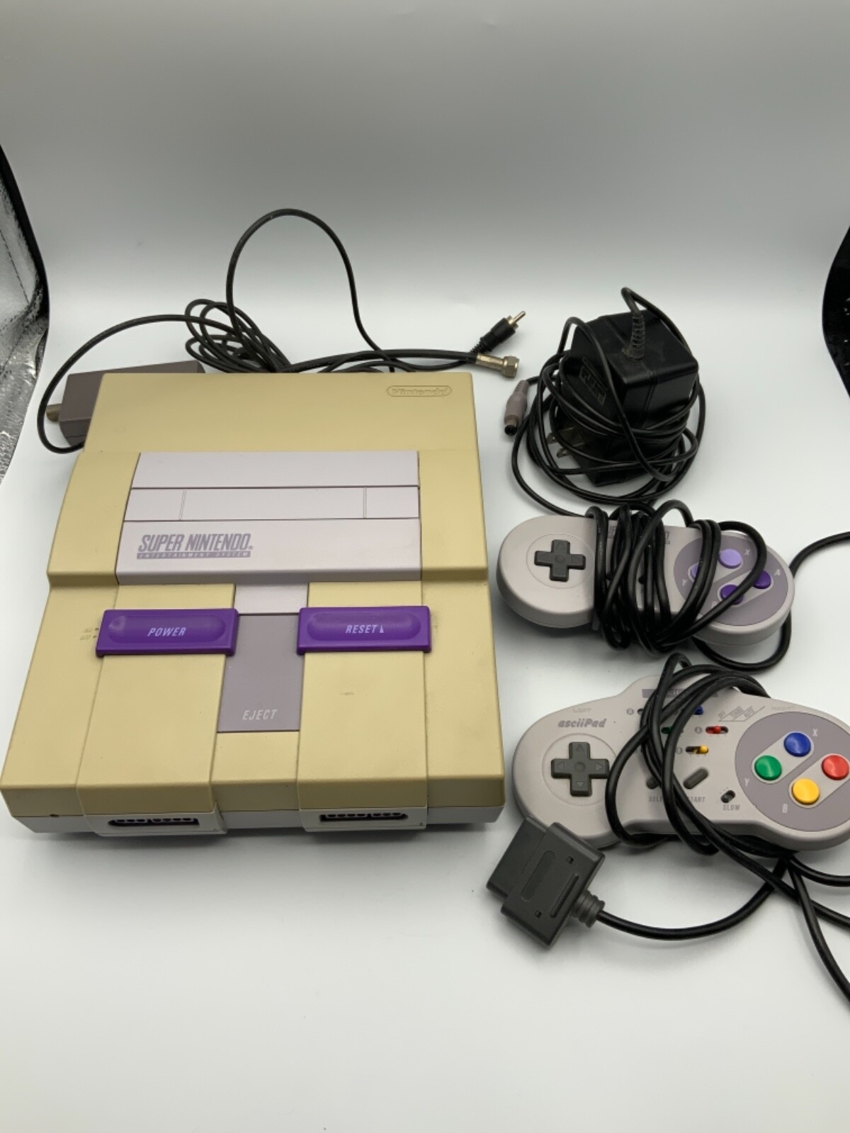 Super Nintendo Entertainment System: Console 2 Controllers OEM With Cables