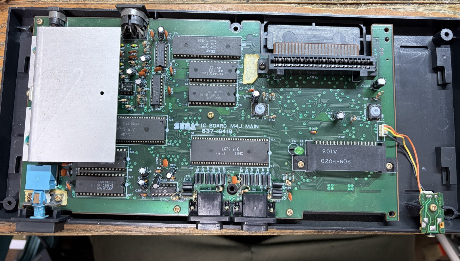 Sega Master System M4J MK-2000 computer game console only