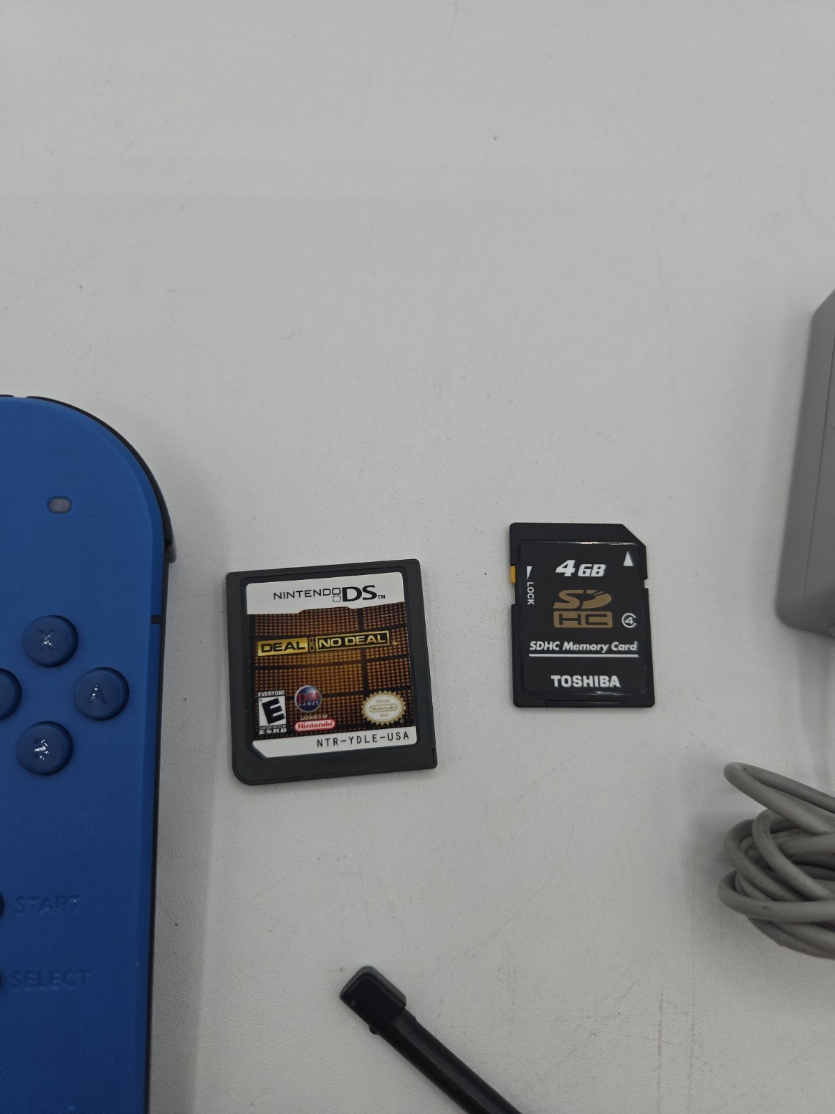 Nintendo Nintendo 2DS Handheld System Blue Console Charger Game Sd Excellent