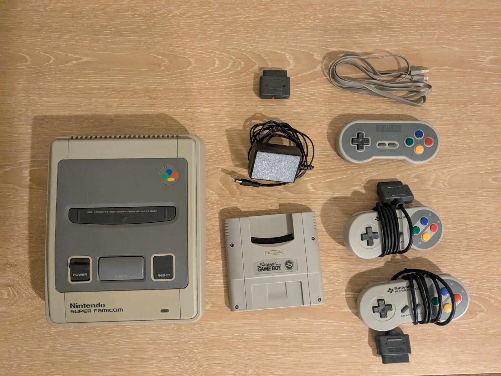 Super Famicom HVC-002, Super Gameboy, controllers, AC adapter, video cable