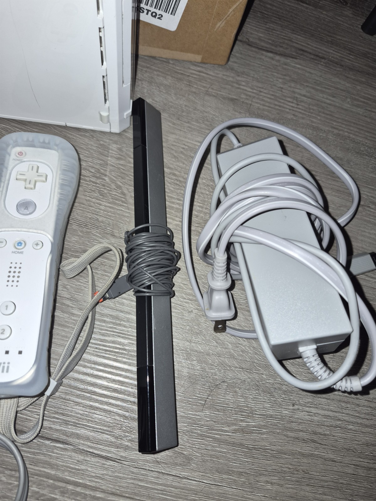 Nintendo Wii RVL-001 Gamecube Compatible w/ Cords and 2 Controllers TESTED