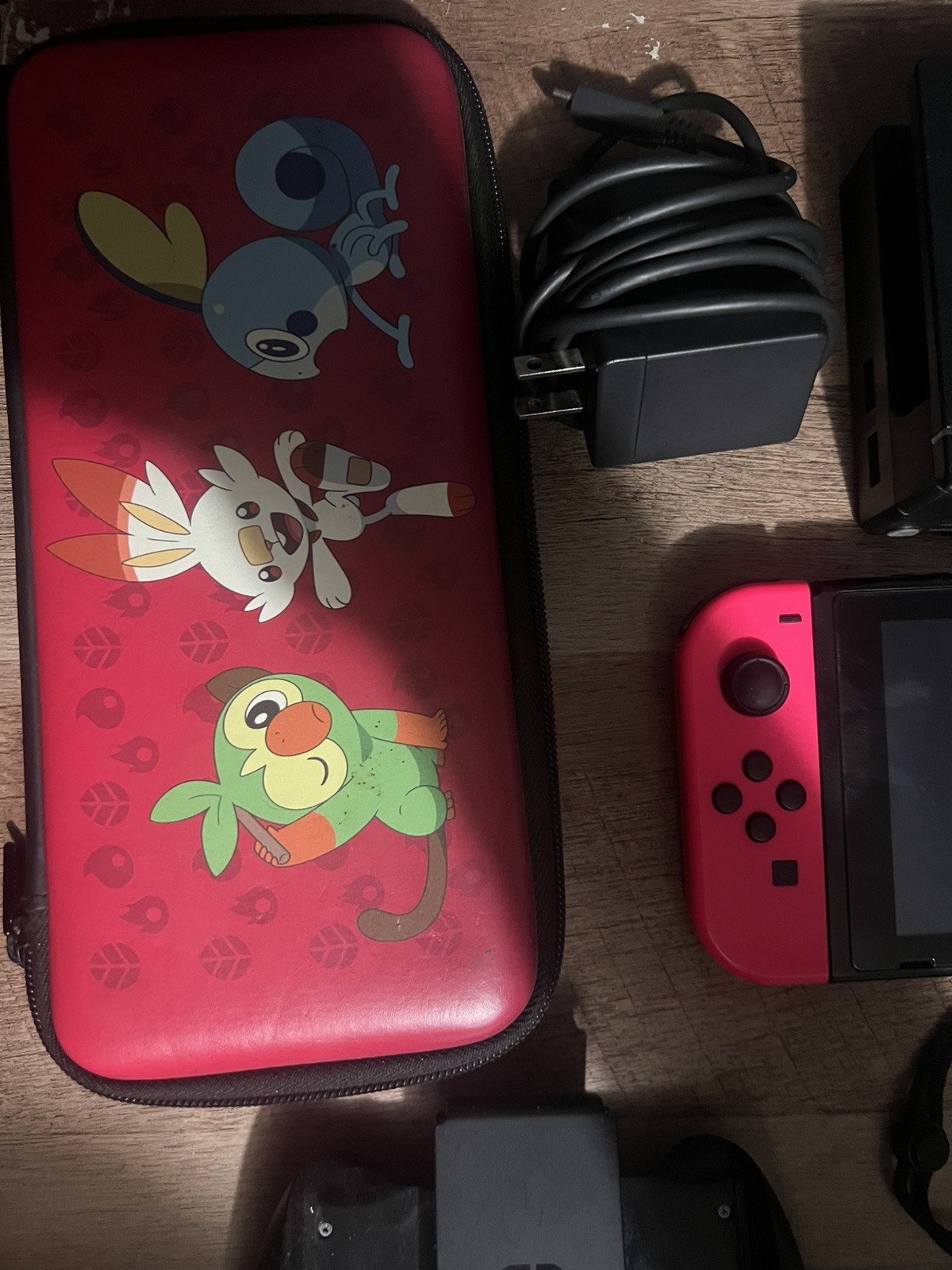 Nintendo Switch Console – Red and green Joy-Con Complete and working