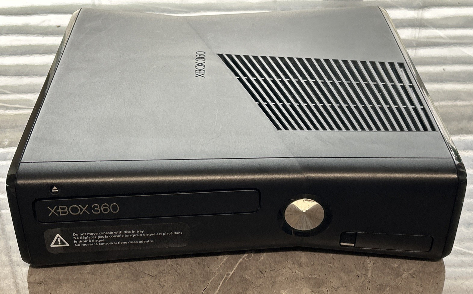 Microsoft Xbox 360 S (320GB HDD) console w/ 2 Controllers