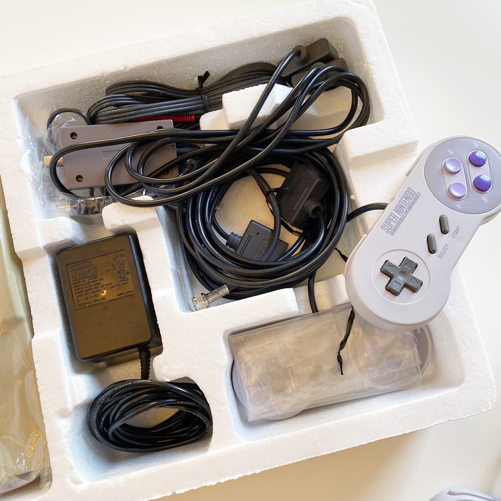Super Nintendo SNES Super Mario World Complete in Box + 3 More Items