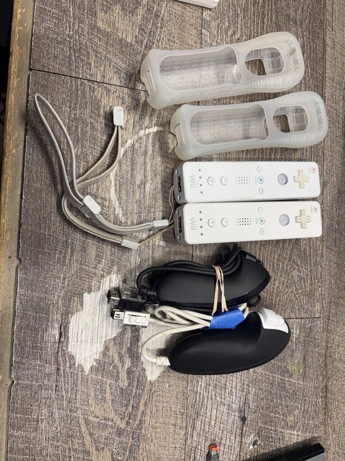 Nintendo Wii White Console Bundle 2 Wii Remotes 3 Games Super Mario Galaxy Works
