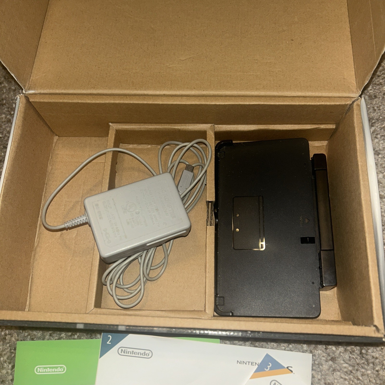 Nintendo 3DS 2GB box only – Cosmo Black box and inserts only