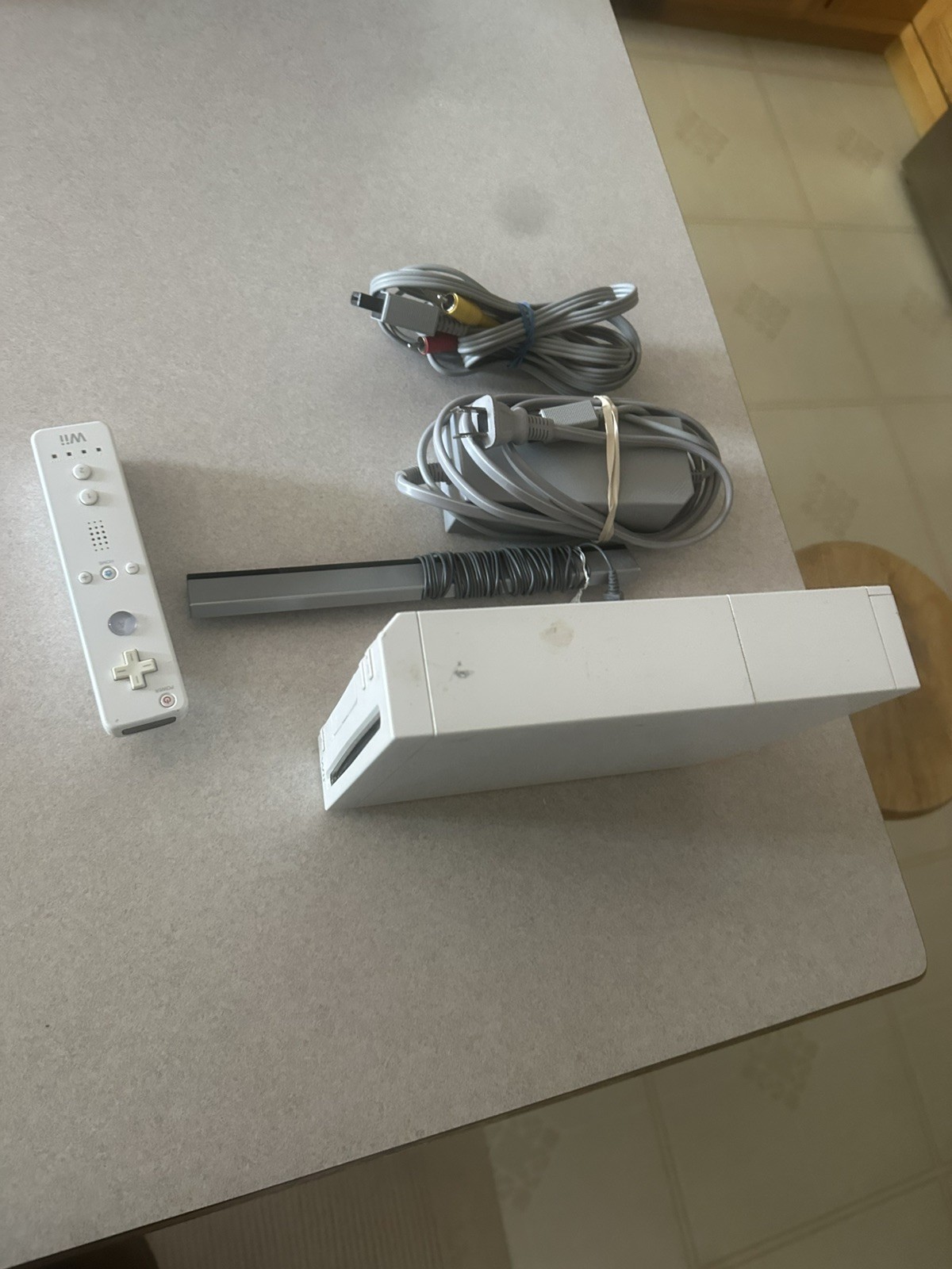 Nintendo Wii Console Bundle Powers On but won’t take disc. Selling as parts ship