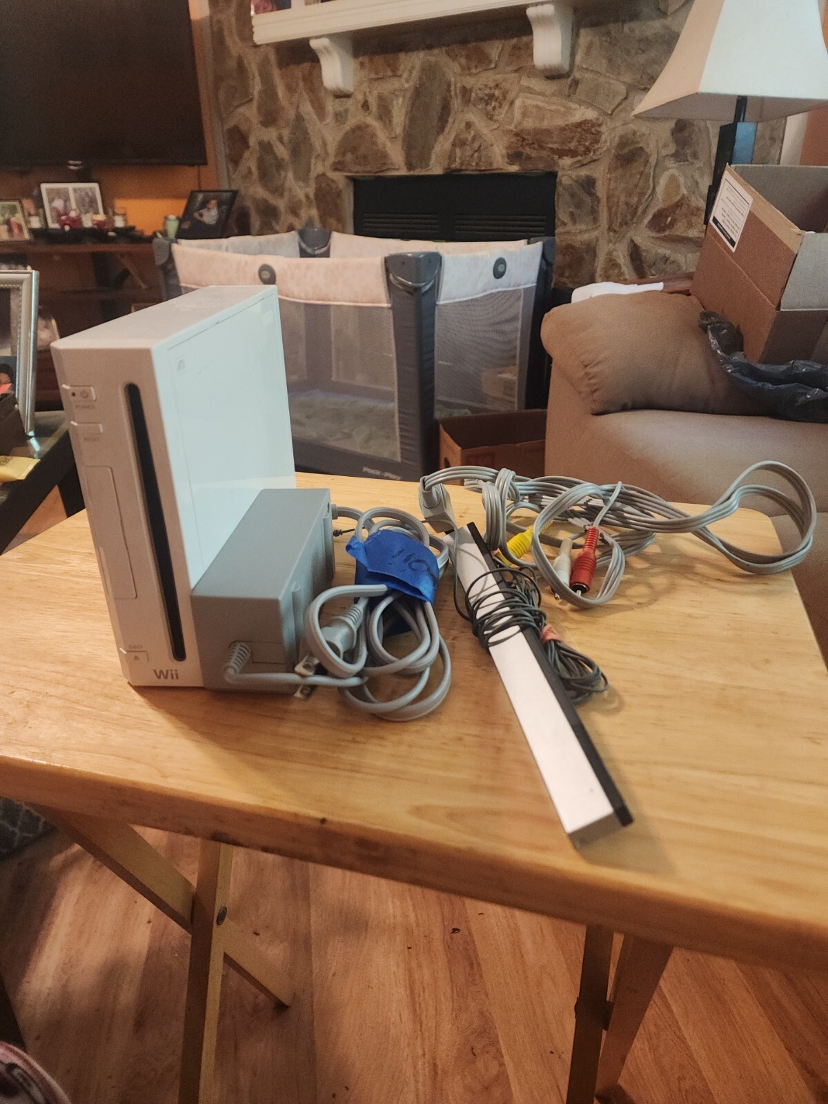 Nintendo Wii Console white,Power cords, AV Cables, and carry bagTested & Works!