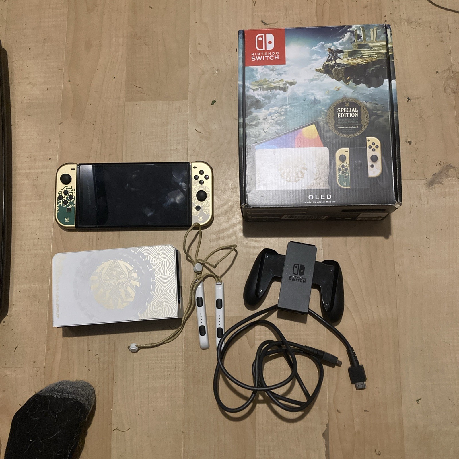 Nintendo Switch OLED The Legend of Zelda: Tears of the Kingdom Edition – 64GB
