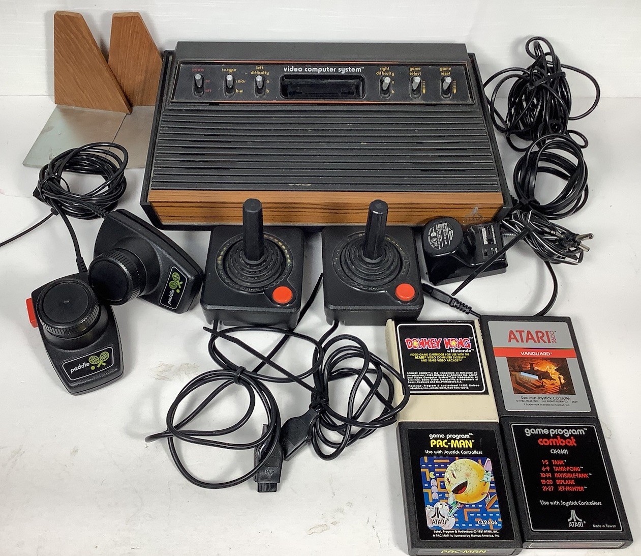 Vintage Atari 2600 6-Switch Console Bundle For Parts / Repair 4 Games Controlle