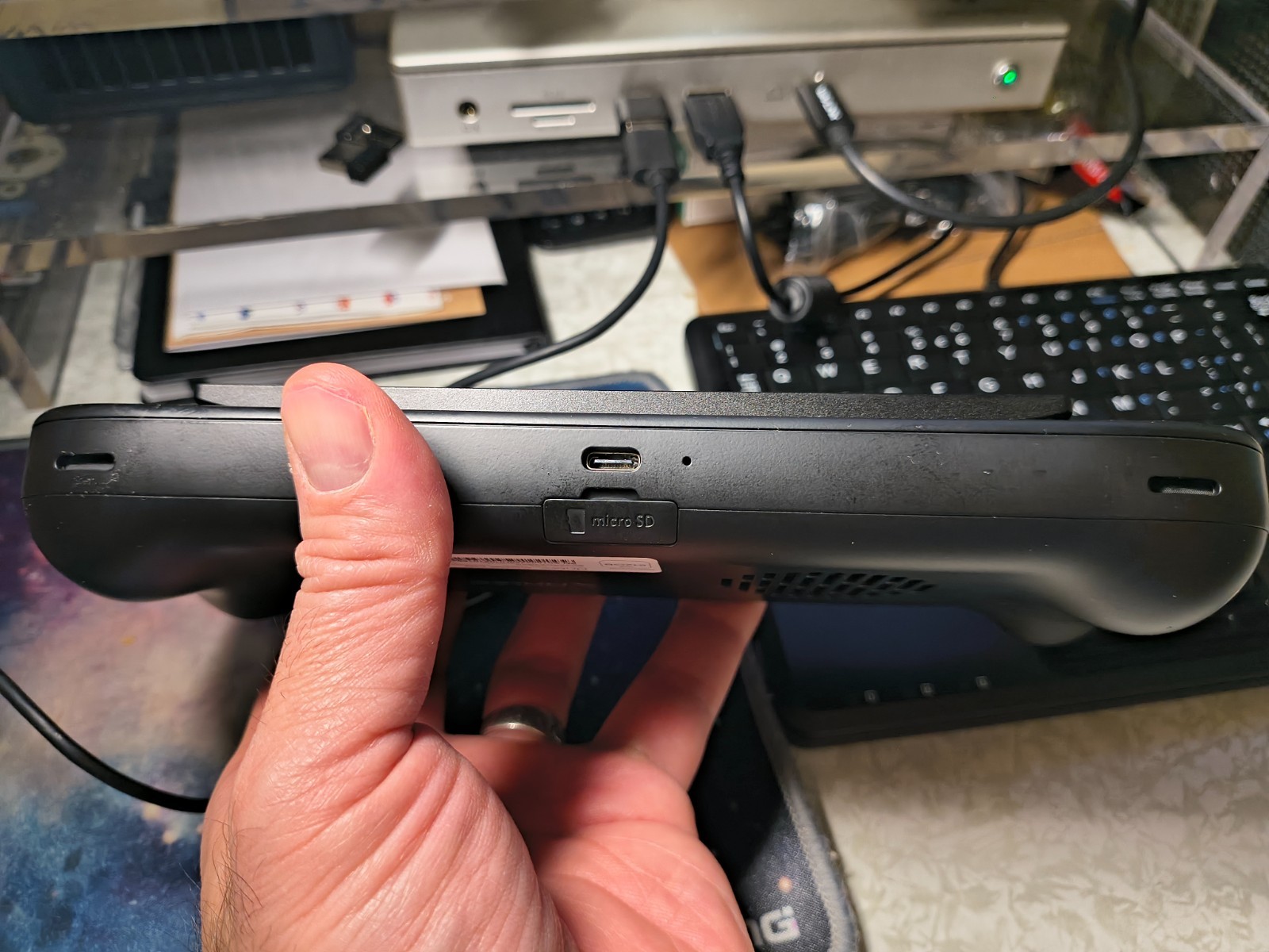 Handheld Windows 11 Pc