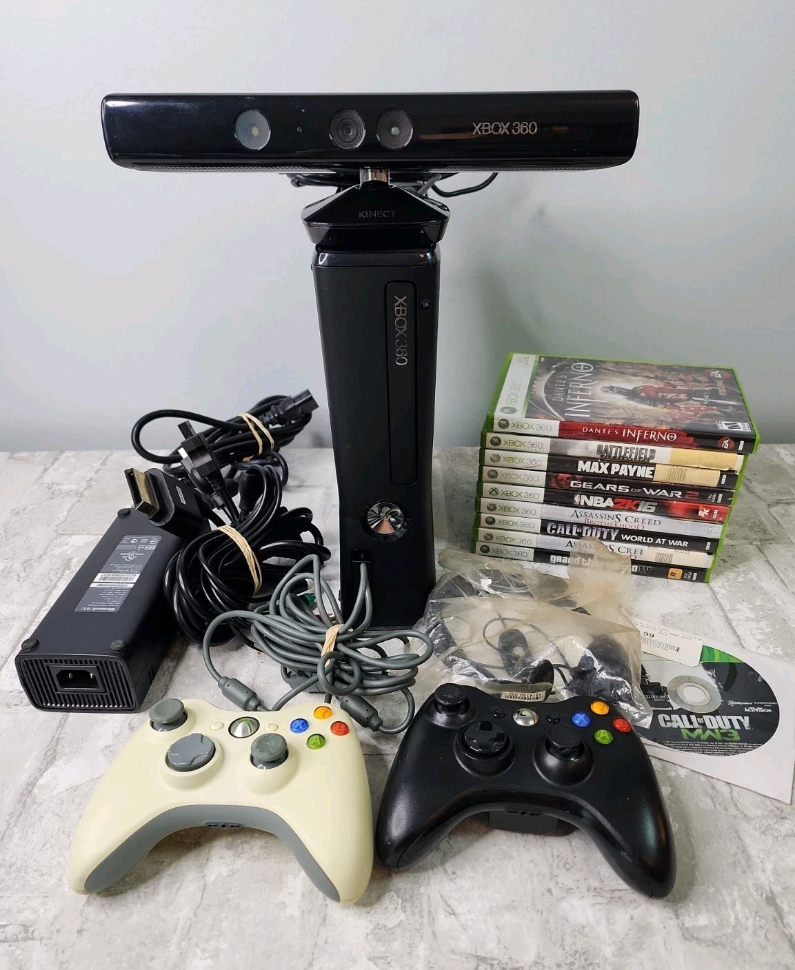 Microsoft Xbox 360 S Console Bundle 10 Games Controllers Kinect Component Cable