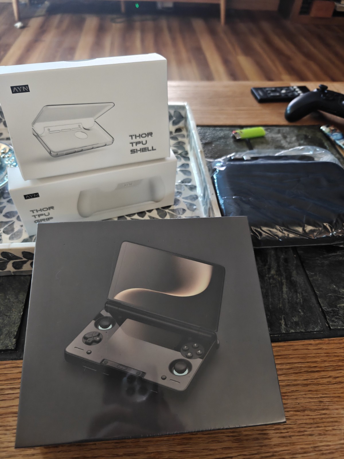 AYN Thor Max 1TB/16GB, Rainbow, Batch 3, UFS 4.0, Brand New/Sealed w/accessories