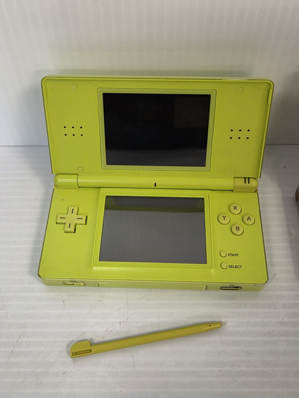 READ!!! – Nintendo DS Lite (USG-001) Green & Metallic Pink -Lot Of 2 – Both Work