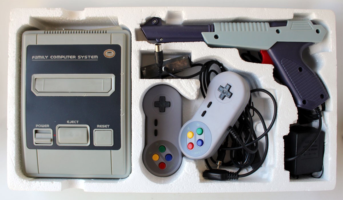 Vintage 90’s Video Game Family Action Set Nes Famicom Clone Console New !