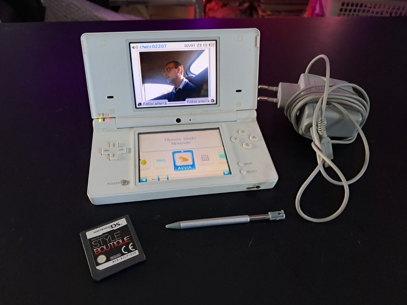 Nintendo DSi White Complete and Working + Original Boutique Style Game