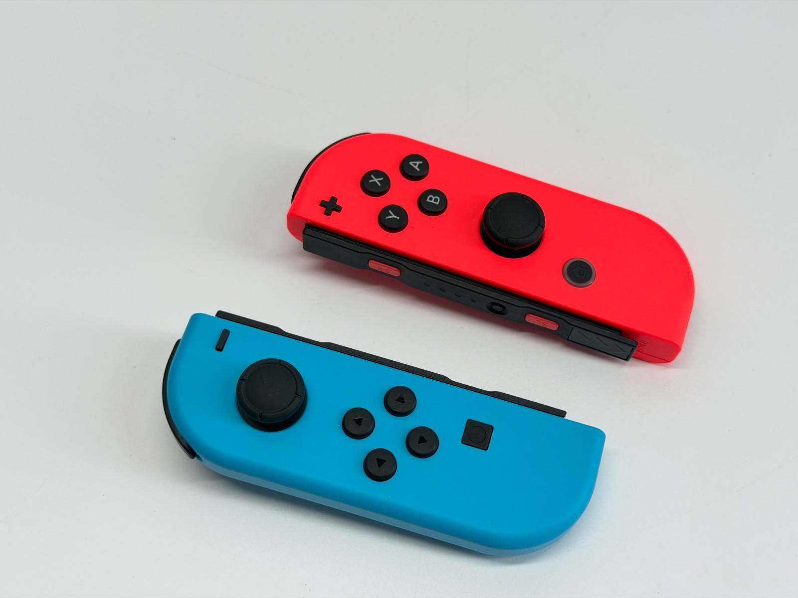 Nintendo Switch System Bundle Neon Red/Blue Joy-Cons Minecraft & Cords Tested