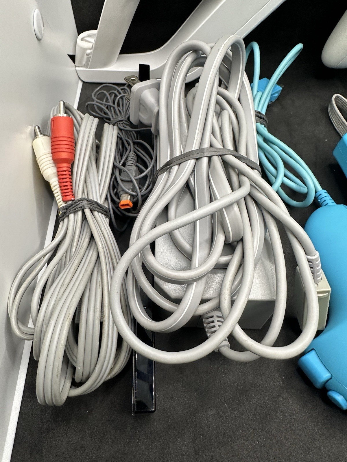 Nintendo Wii Blue RVL-101 Console Bundle Zapper Remote 6 Games Tested OEM