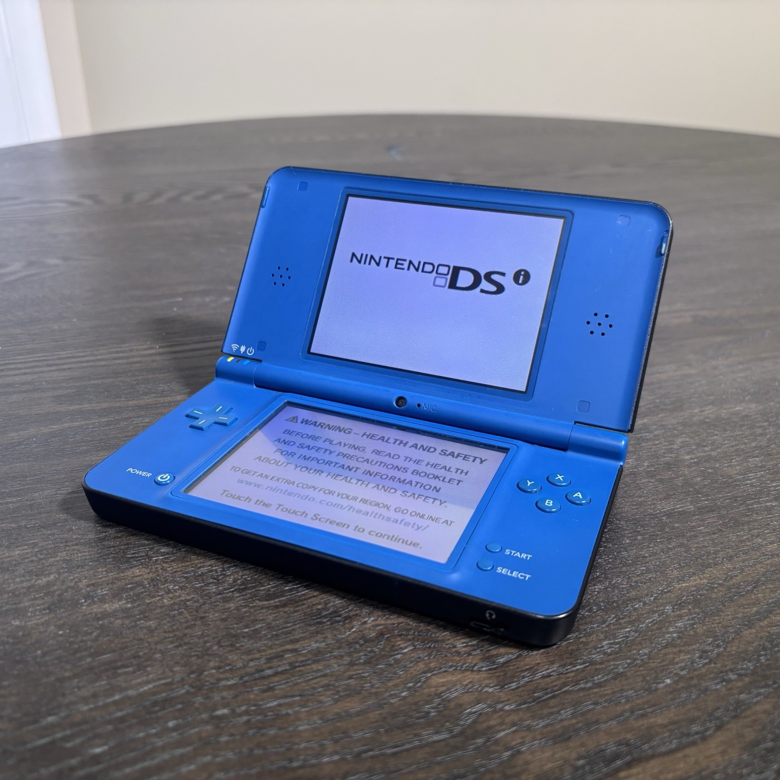 Nintendo DSi XL Bundle [used] (Console w/Charger, Case & Adventure Time Game)