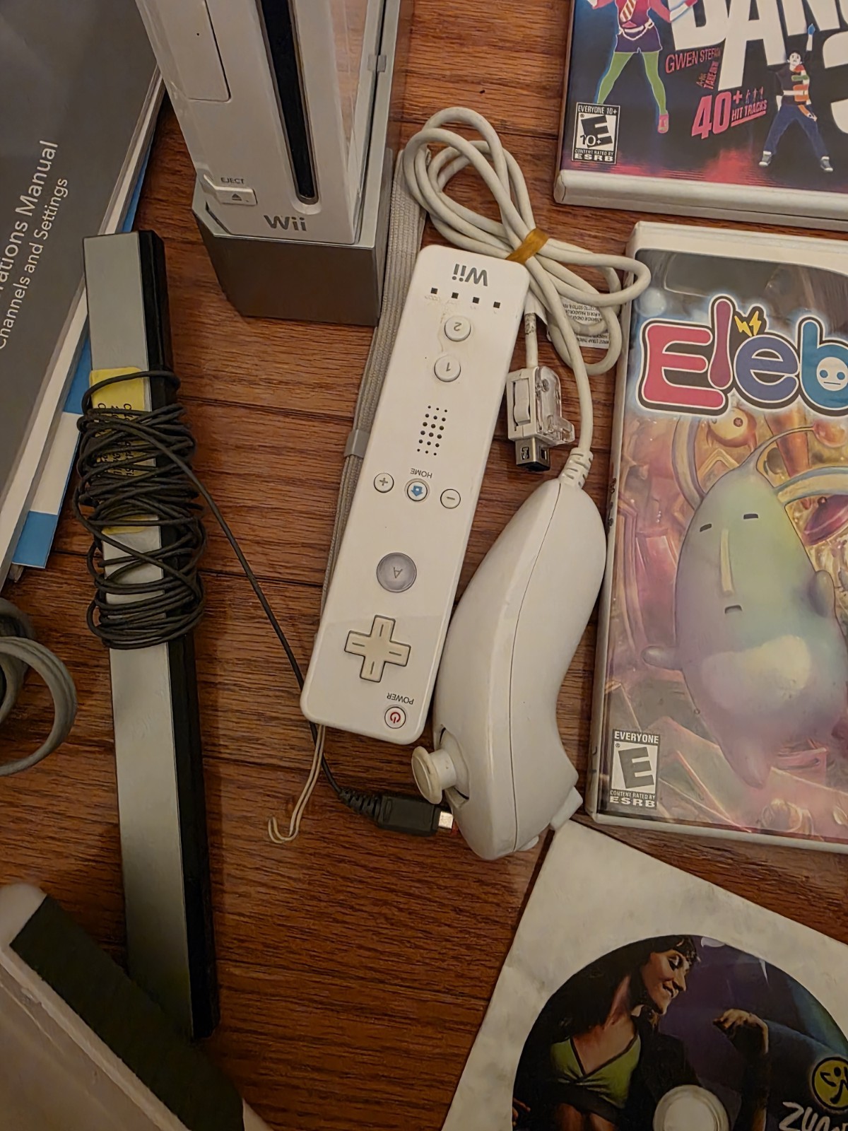 Wii Console Bundle, Controller, Nunchuck, 4 Games, Attachments – Tested