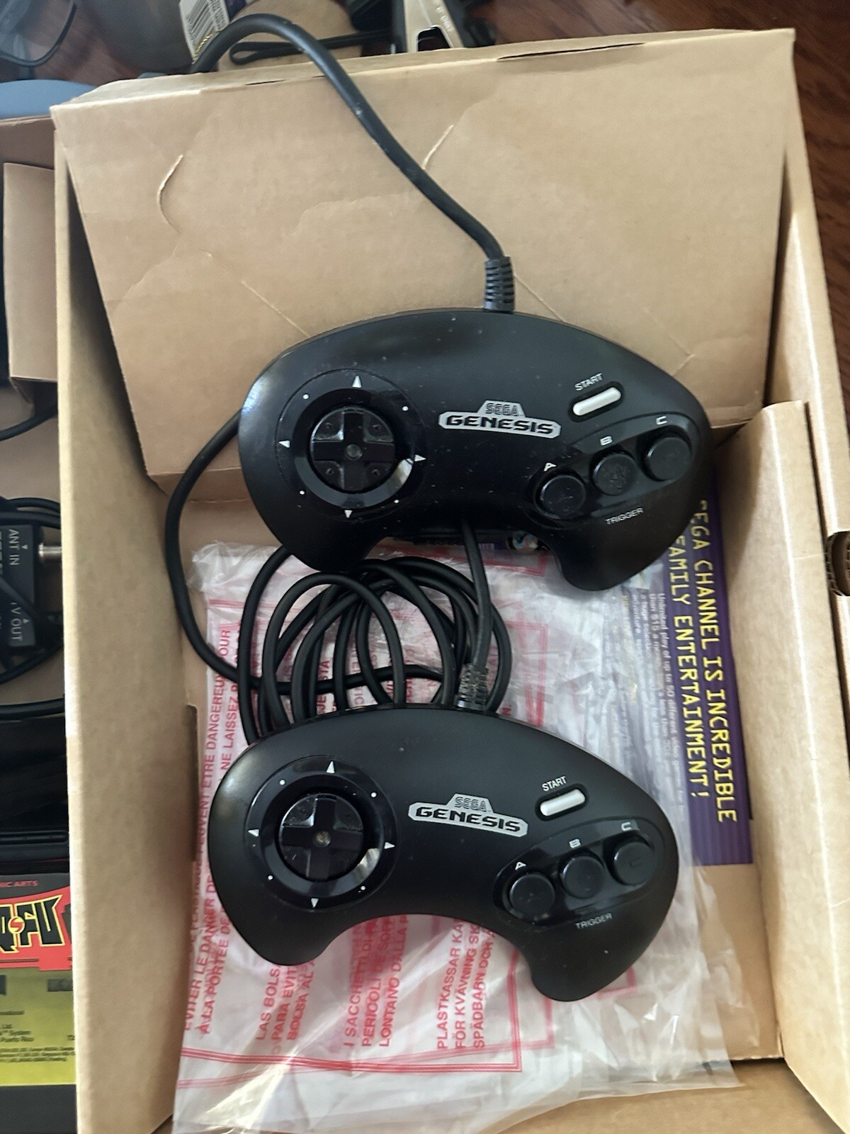 SEGA Genesis – Black With 2 Controller And 6 Games