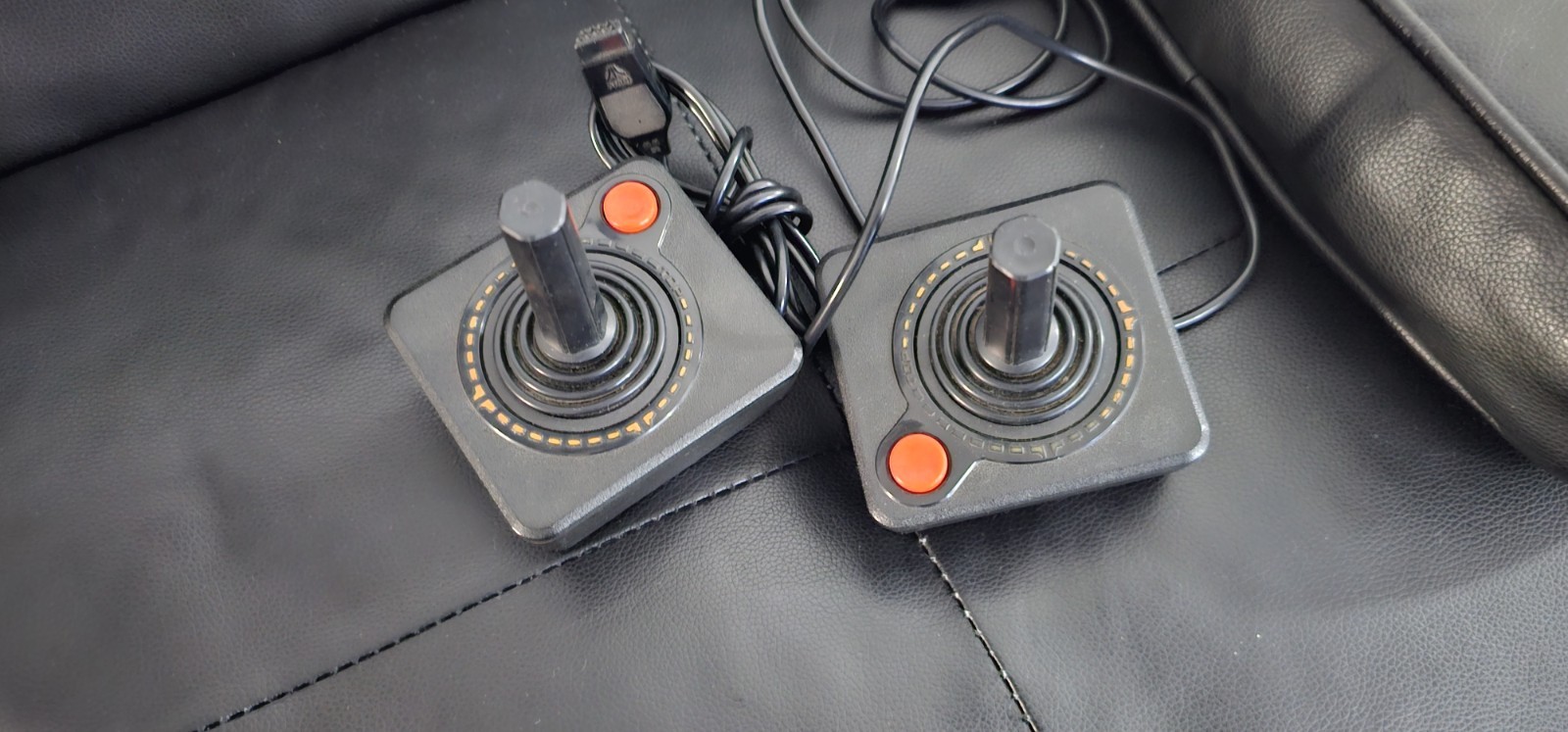 Atari 2600 Woodgrain 4-Switch Bundle – Tested – 14 Games & Original Catalogs Kit
