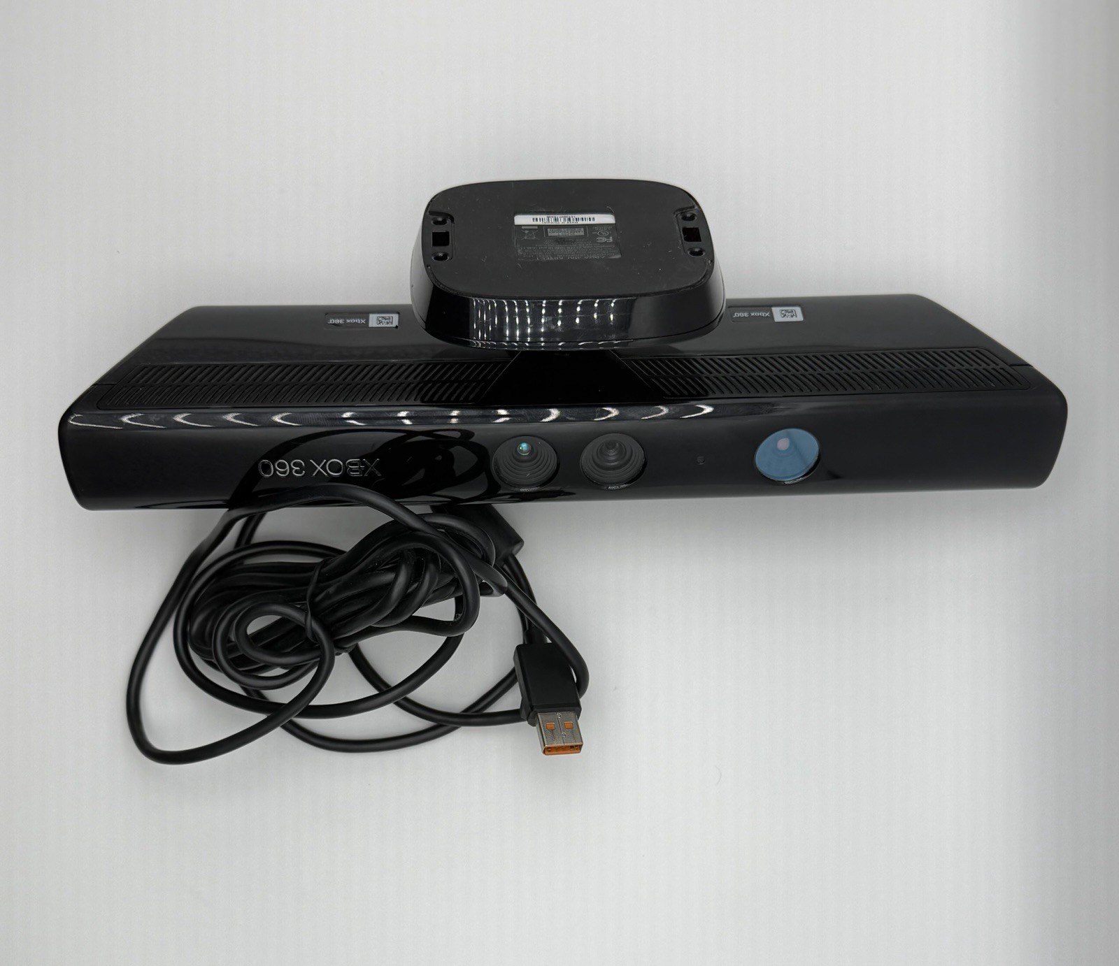 Xbox 360S 320GB Kinect Bundle w/ Kinect Game, Sensor, Power Brick & Cord• Tested