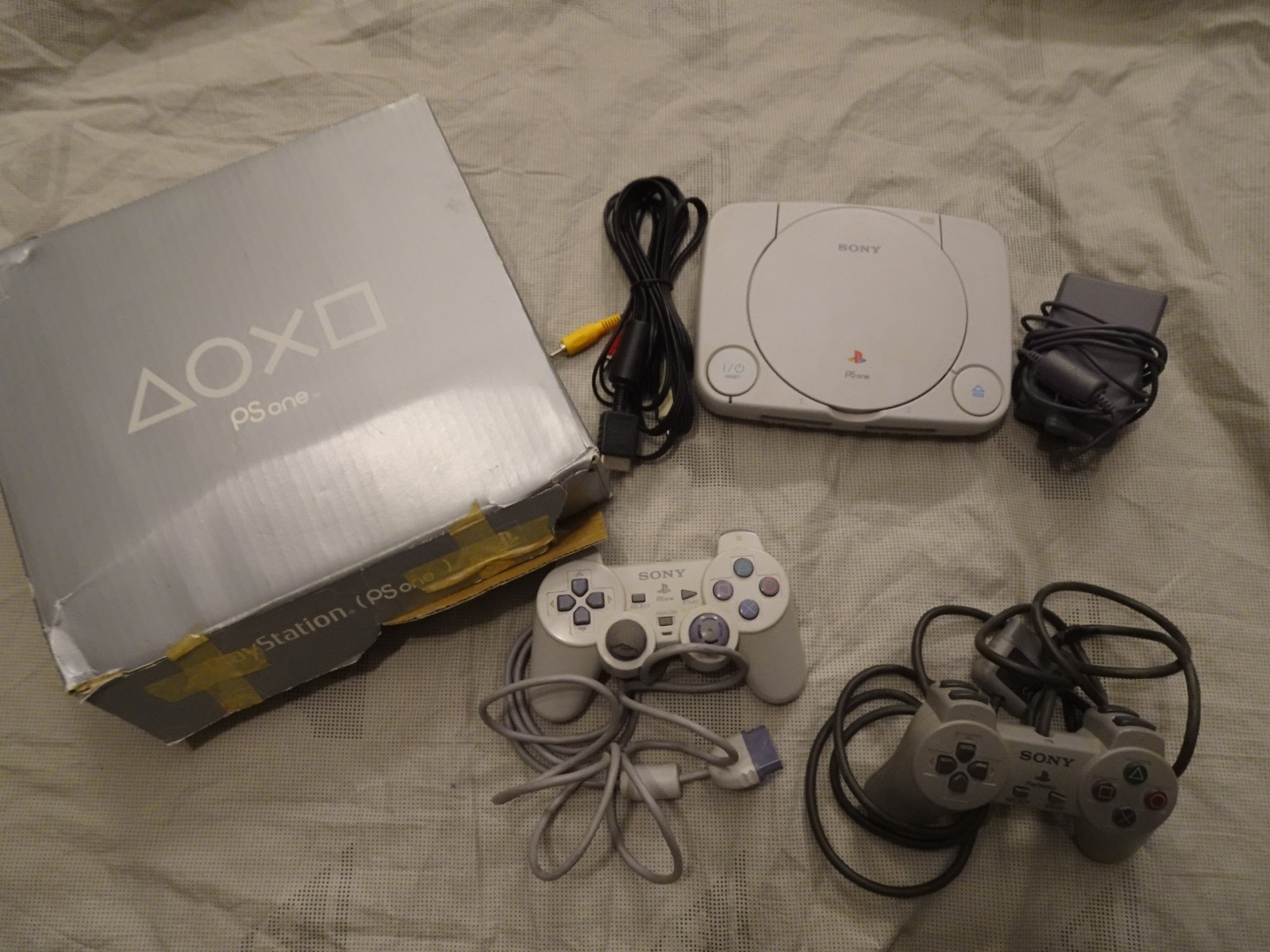 Sony PlayStation 1 PSone PS1 Slim Console SCPH-101 with Box 2 Controllers