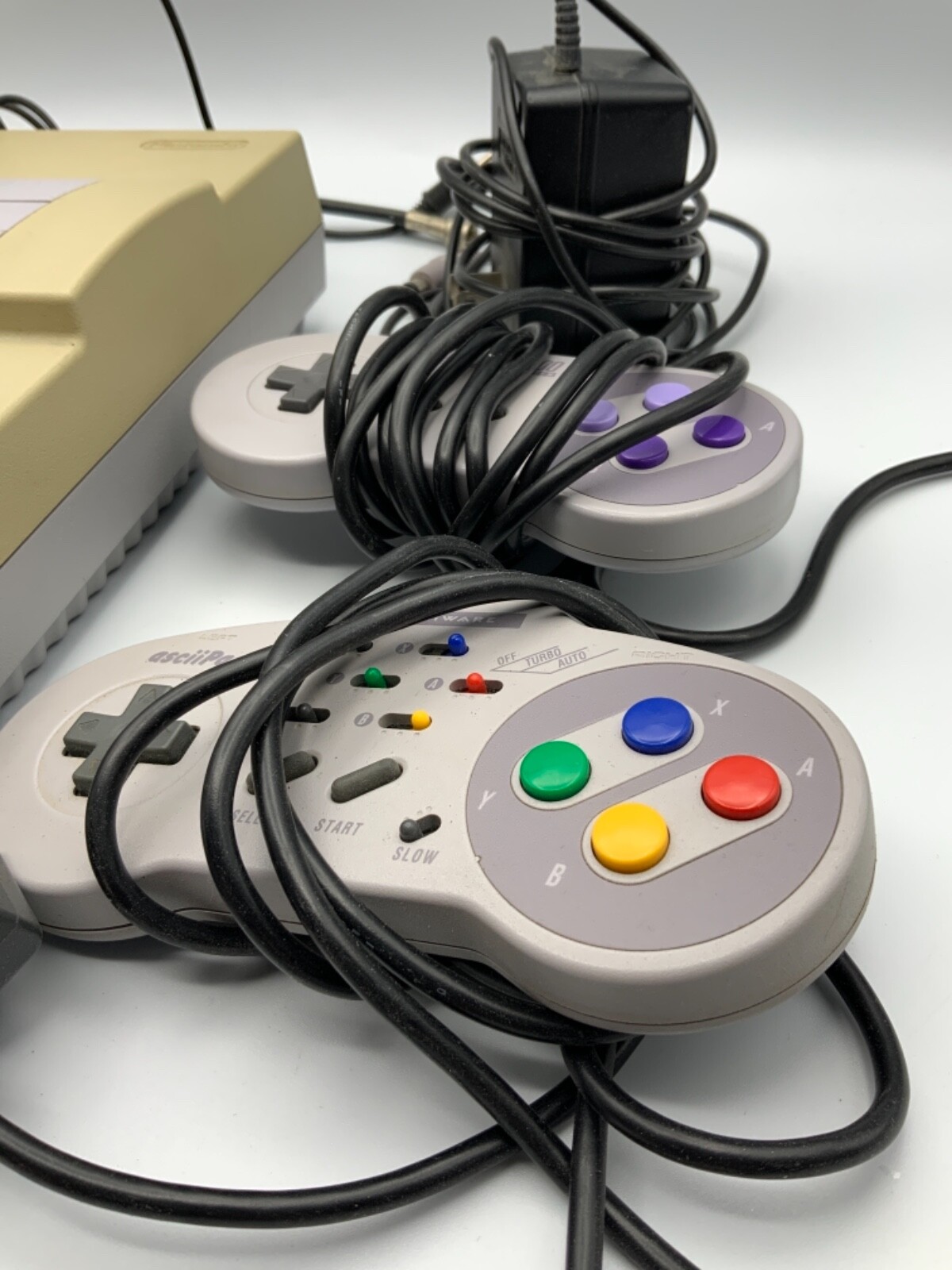Super Nintendo Entertainment System: Console 2 Controllers OEM With Cables