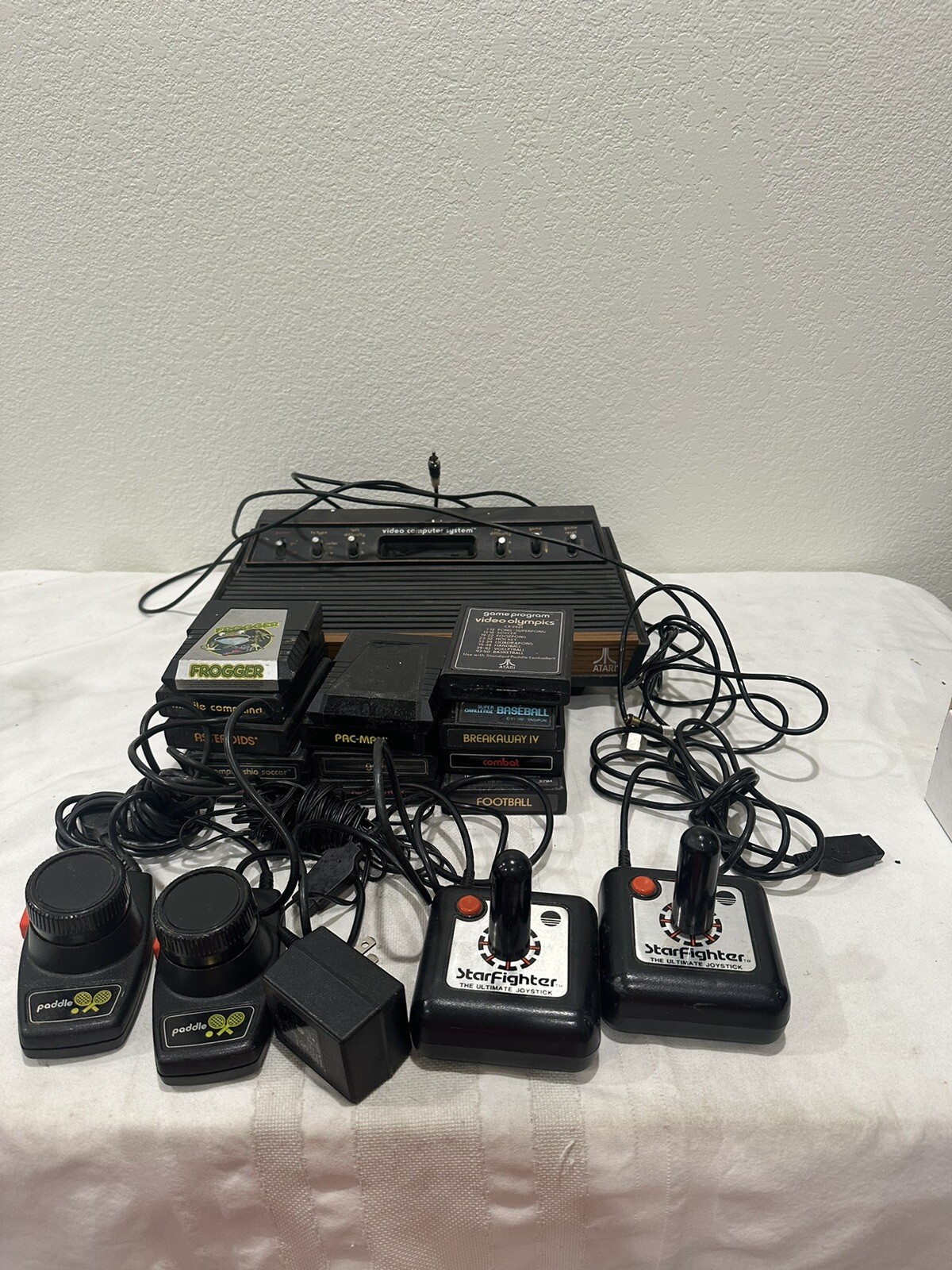Vintage Atari 2600 System Paddles Joysticks 14 Games untested Pac-man