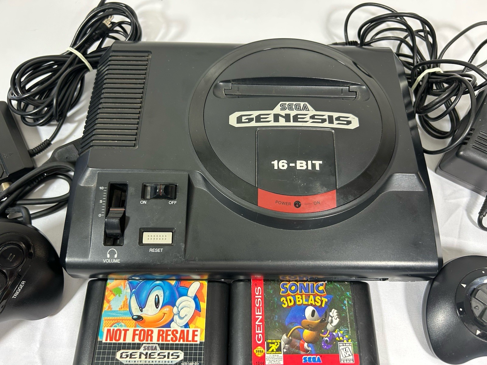 Sega Genesis HD Model 1 MK-1601 Console – Games & Controllers Bundle TESTED