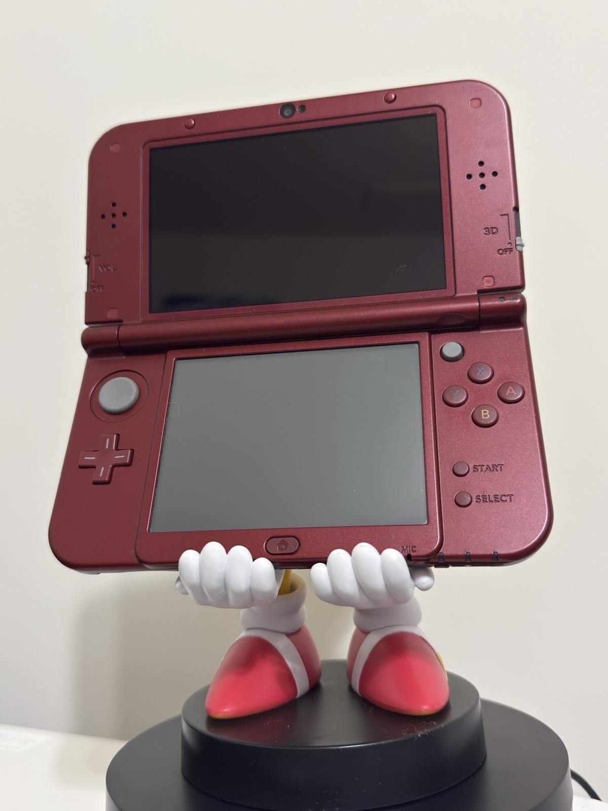 Nintendo New 3DS XL Red Handheld System Wi-Fi 4GB NTSC-U/C (US/CA)