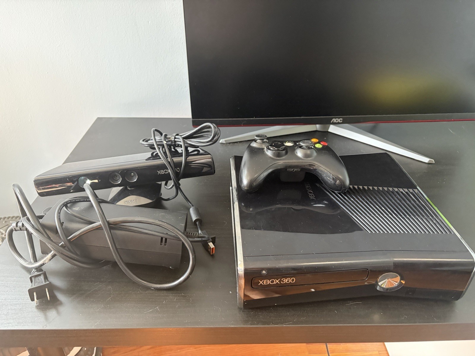 Microsoft Xbox 360 S 250GB Black Console w/ Kinect Sensor & Controller