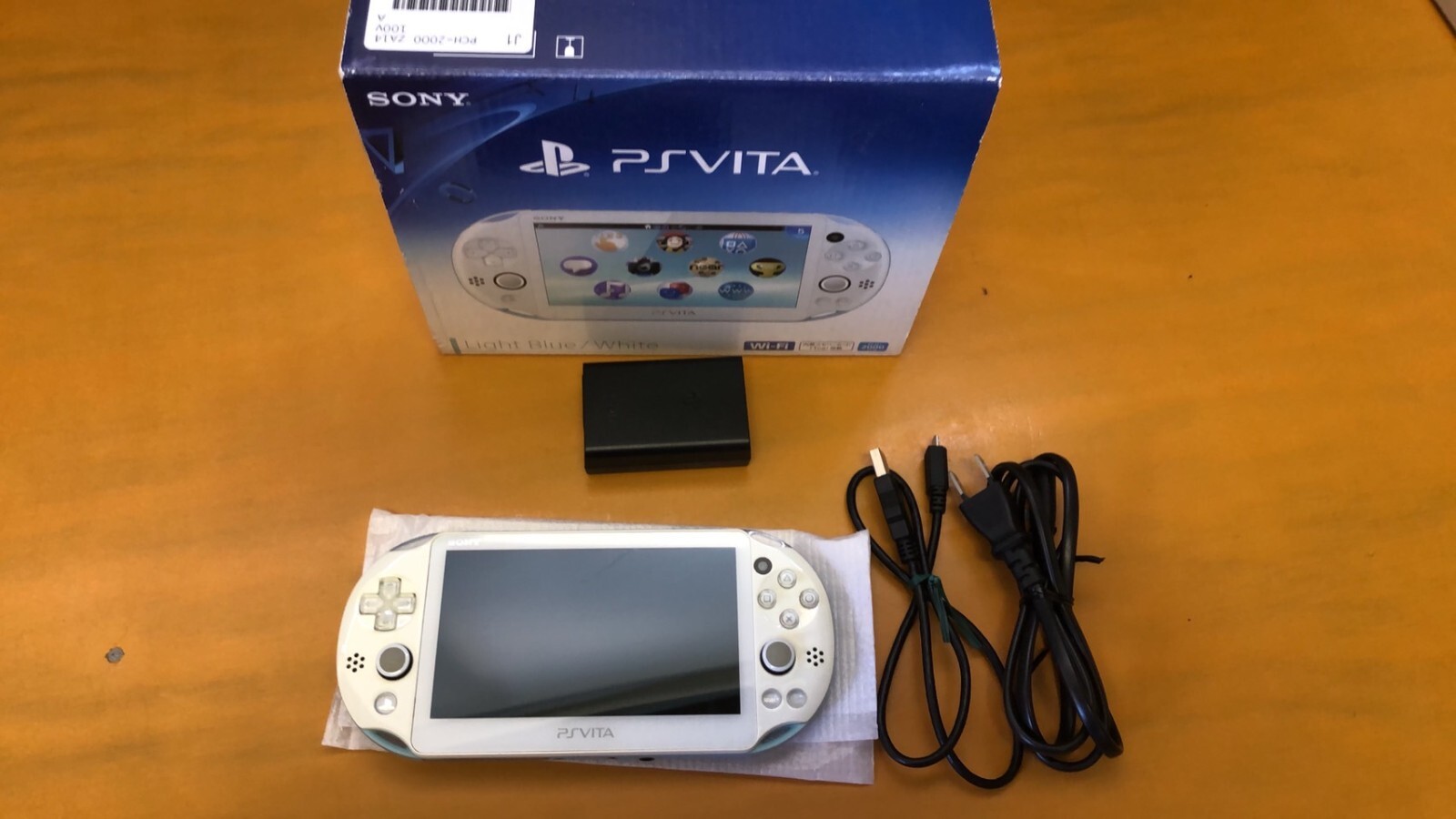 PlayStation Vita Slim Light Blue / White PCH-2000 ZA14 With Charger, Box