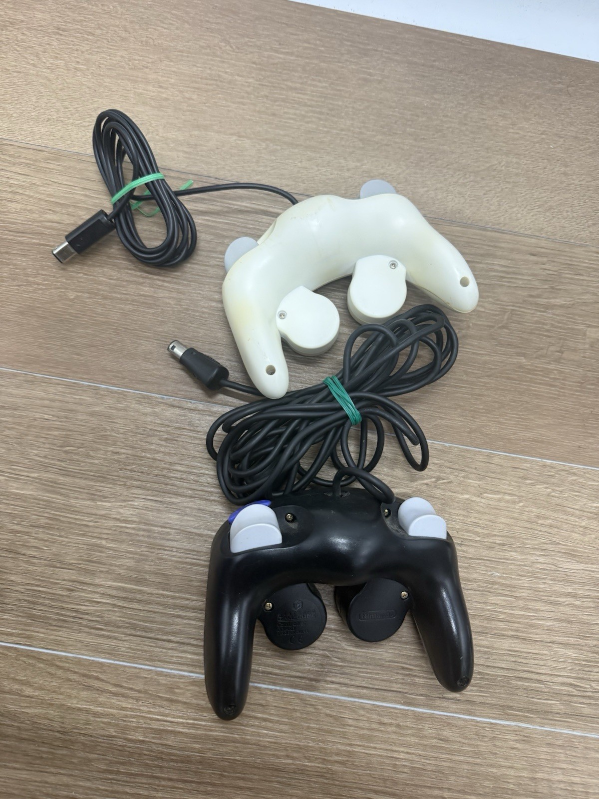 Indigo Nintendo GameCube (DOL-001) With Two Controllers And Game Tested