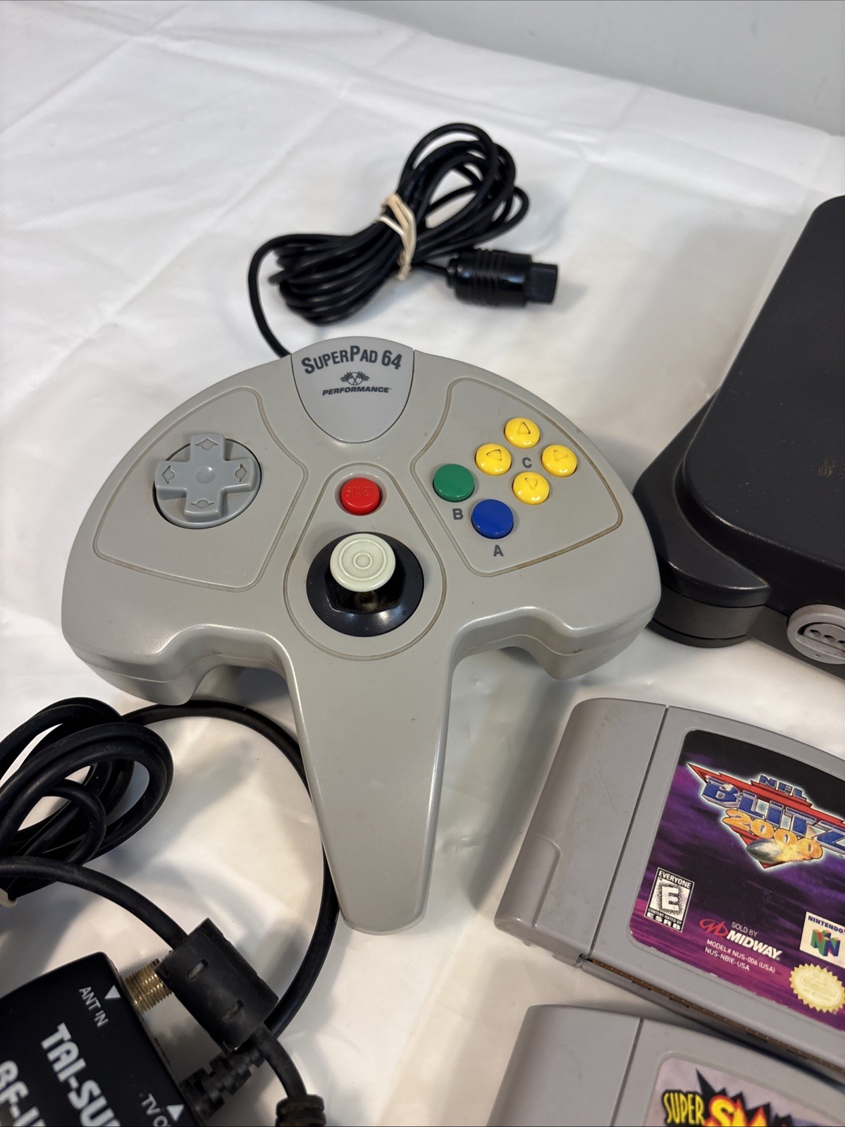 Nintendo 64 N64 Console w/ Memory Expansion 2 Controllers Games & Cords Untested