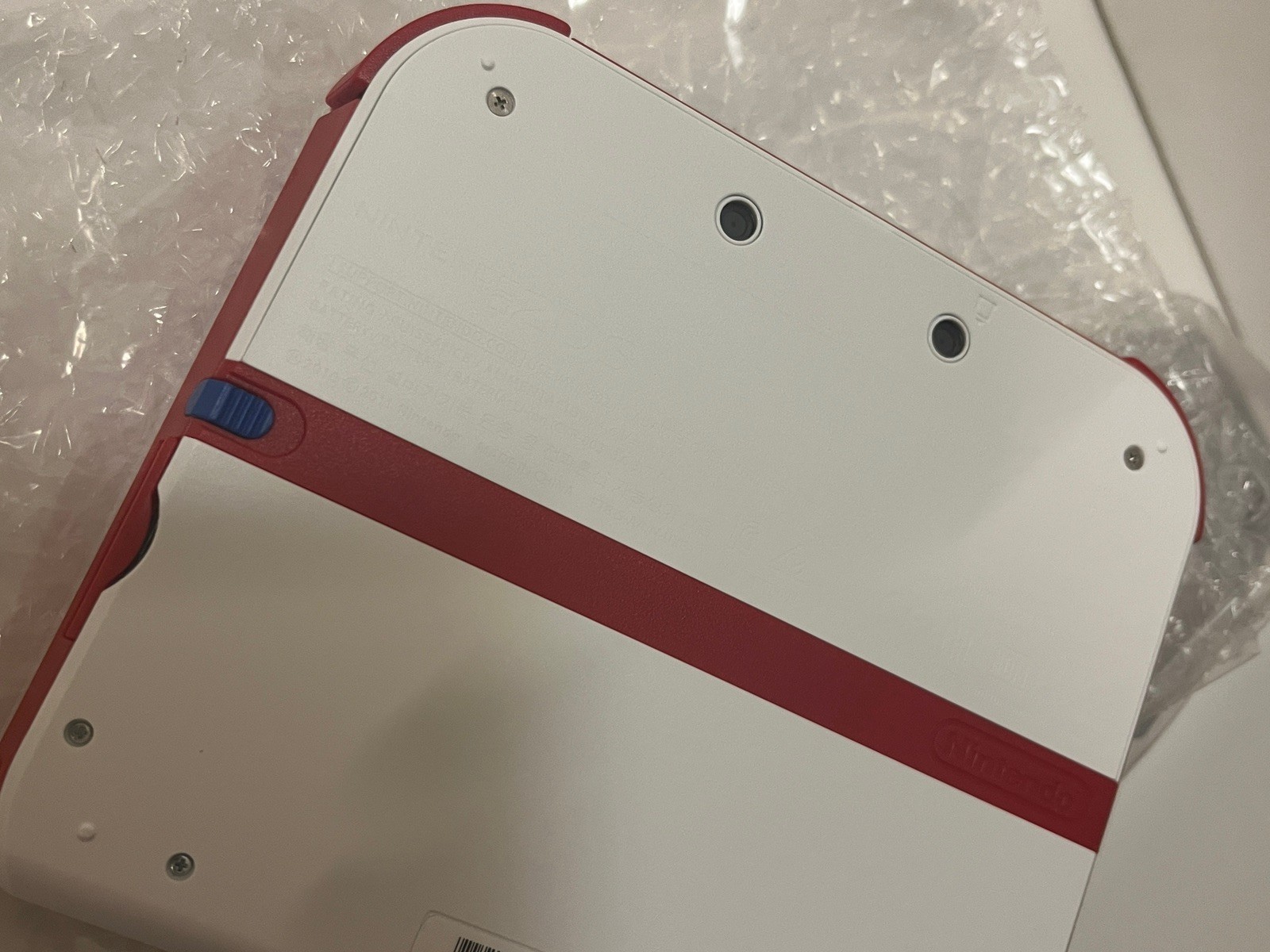 Nintendo 2DS Scarlet Red and White (US) | Official Unit