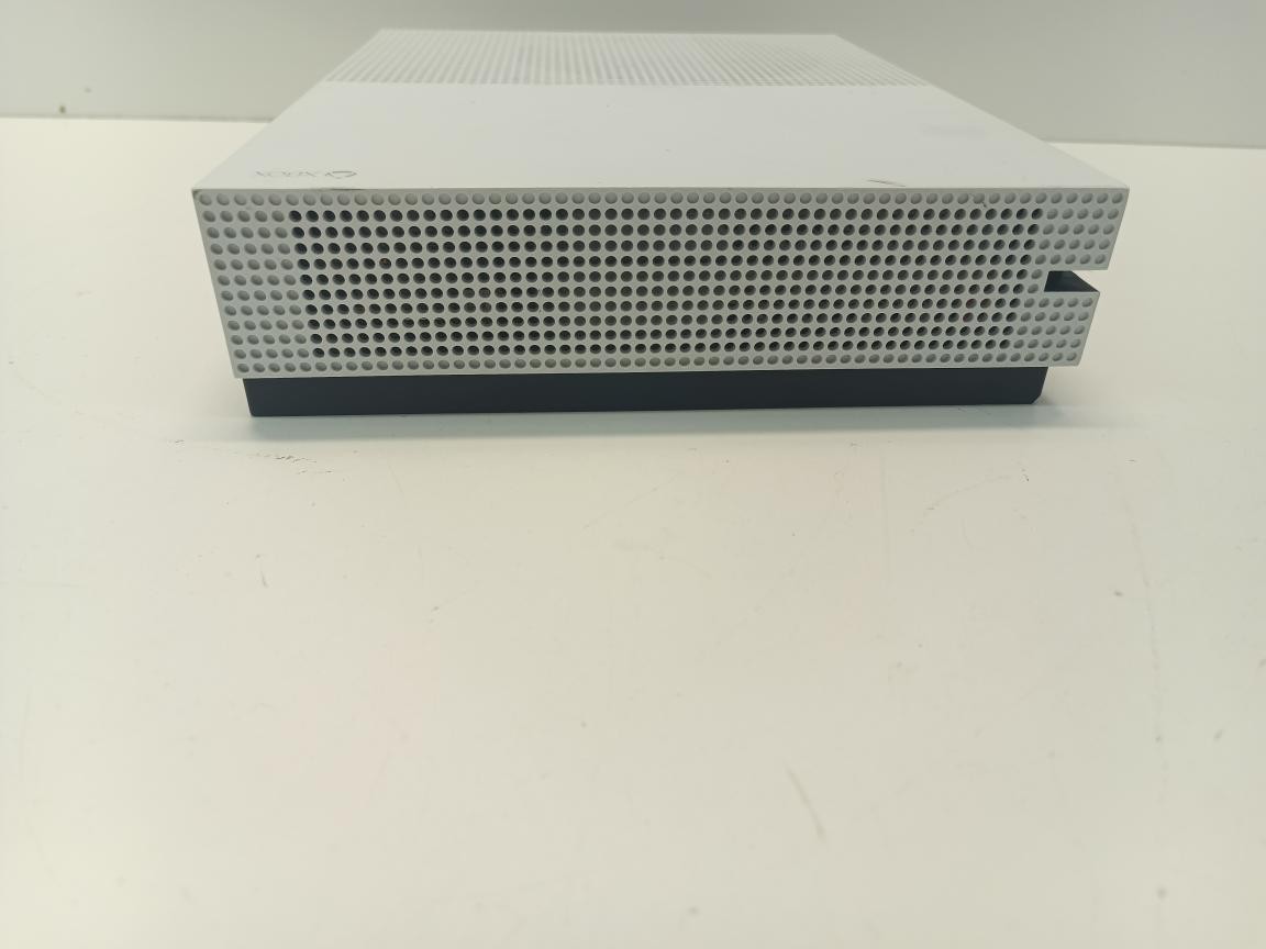 PRE OWNED MICROSOFT XBOX ONE S – CONSOLE – 500GB – 1681 (P23016999)