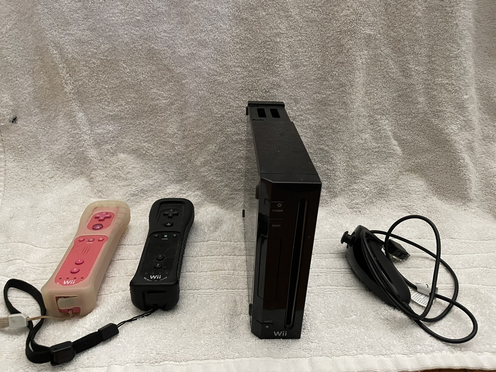 Nintendo Wii Console Bundle – 12 different games included !